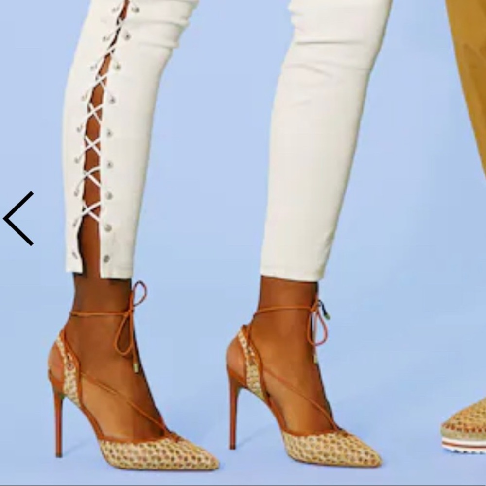Jennifer Lopez Fedra Pumps